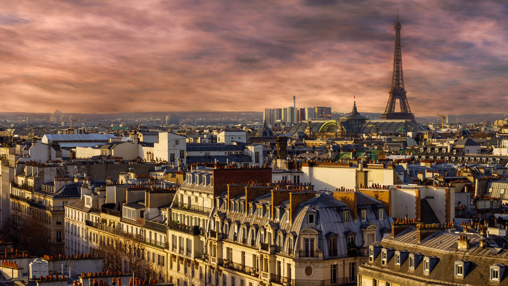 Parigi vista dall'alto al tramonto